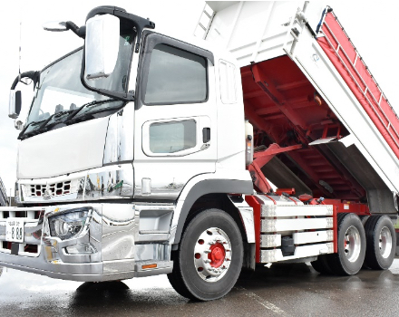 運転席にいる人の写真